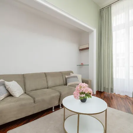 Gustowny Z 2 Sypialniami W Lodzi By Renters Apartment *
