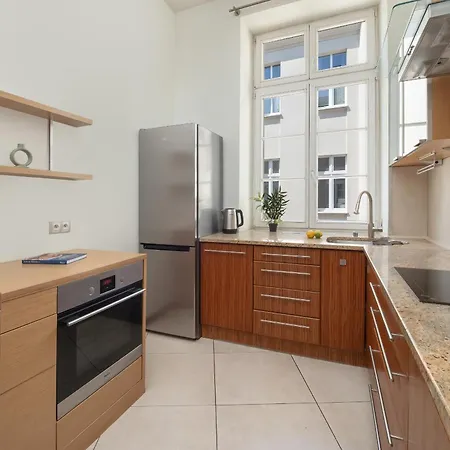 Gustowny Z 2 Sypialniami W Lodzi By Renters Лодзь