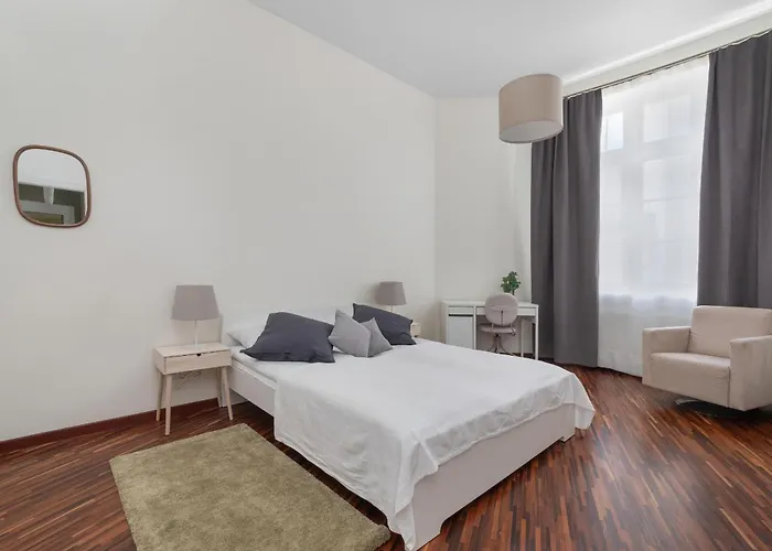 Gustowny Z 2 Sypialniami W Lodzi By Renters *